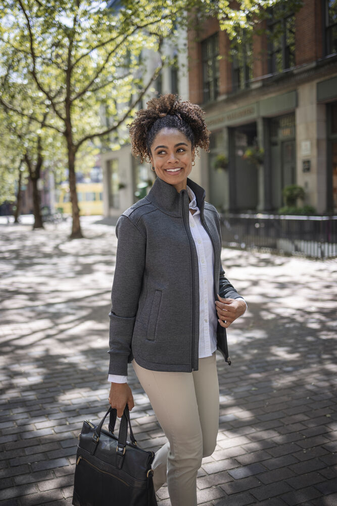 Lättviktsjackor, vinterjackor och arbetsjackor i slitstarka material.