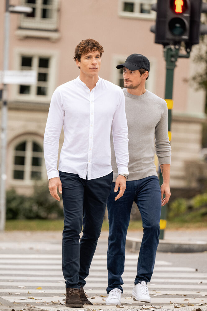 Officer från James Harvest