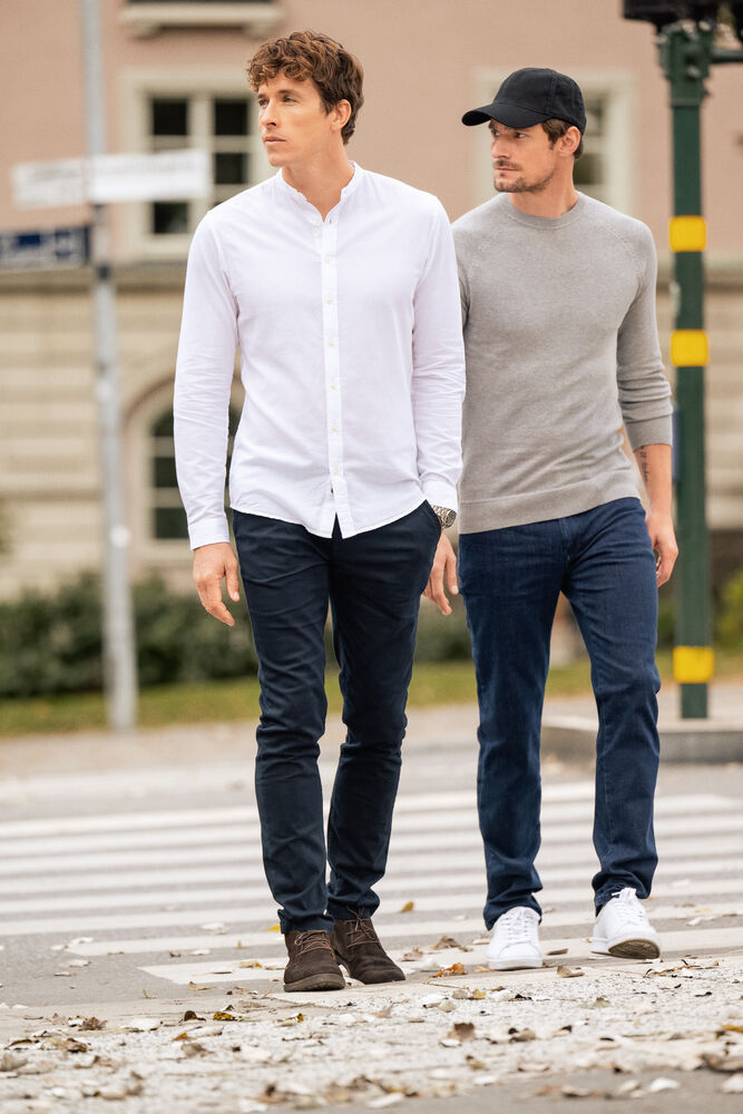 Officer från James Harvest