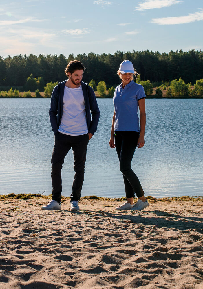 Officer  Woman från James Harvest