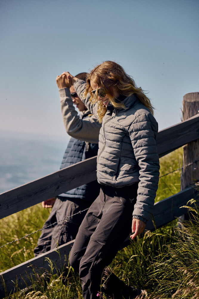 Arches Woman från James Harvest