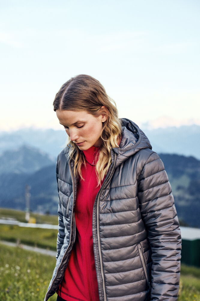 Meadows Woman från James Harvest