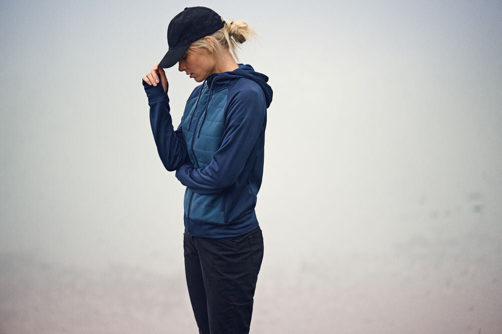 Officer från James Harvest