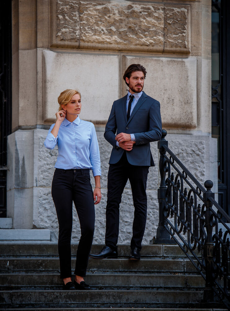 Officer  Woman från James Harvest