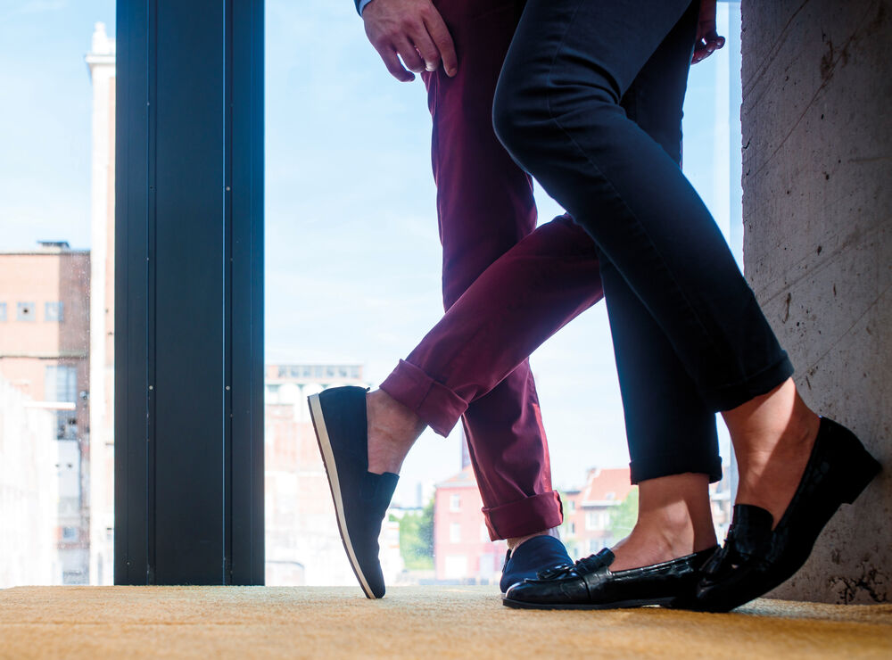 Officer  Woman från James Harvest